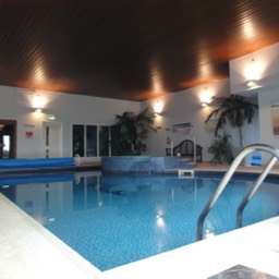 BIC leisure club pool2