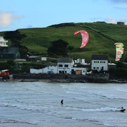 kite surfing